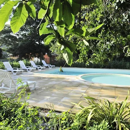 Avec Piscine - Proche *