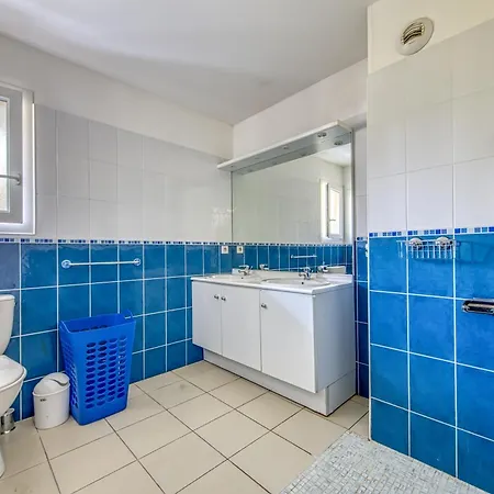 Apartment Avec Piscine - Proche *