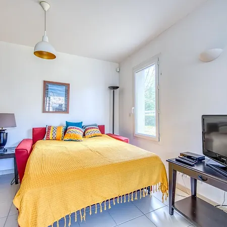 Avec Piscine - Proche Appartement